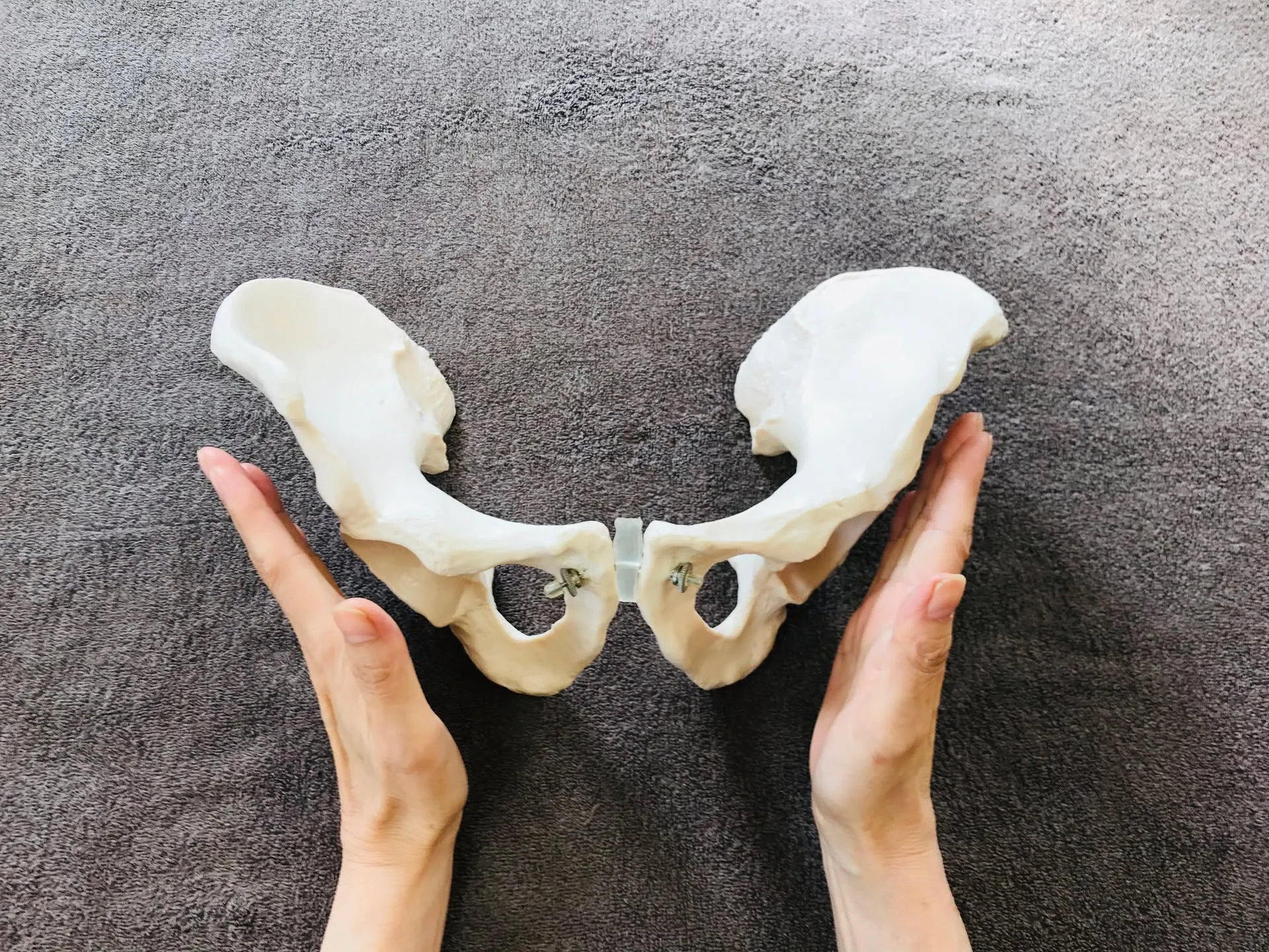 【産後の骨盤矯正って必要なの？】