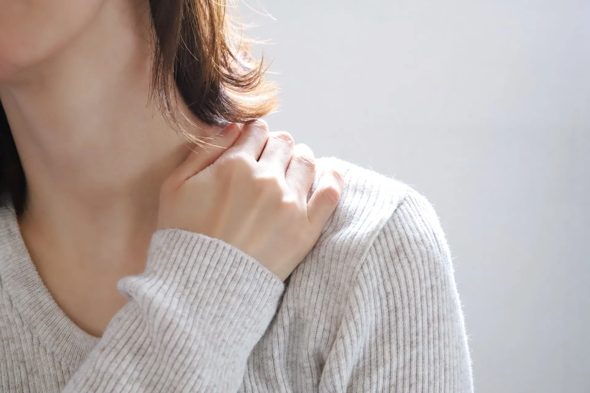 肩こりを東京都台東区入谷で根本から治す鍼灸×整体のアプローチ総まとめ