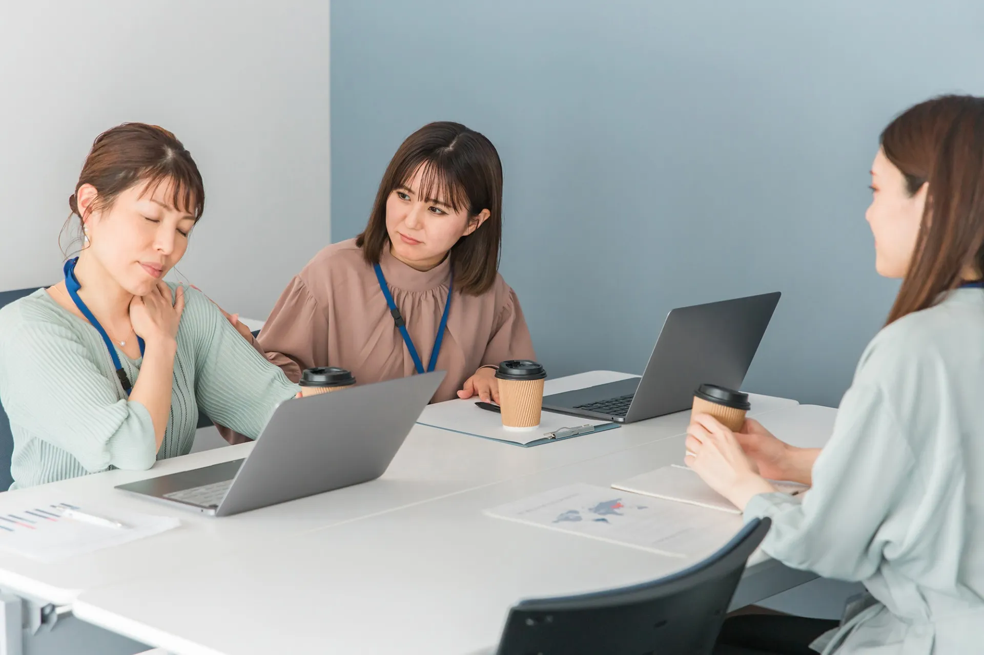 デスクワークでつらい眼精疲労や目の奥の痛みを東京都台東区の鍼灸でラクにする方法